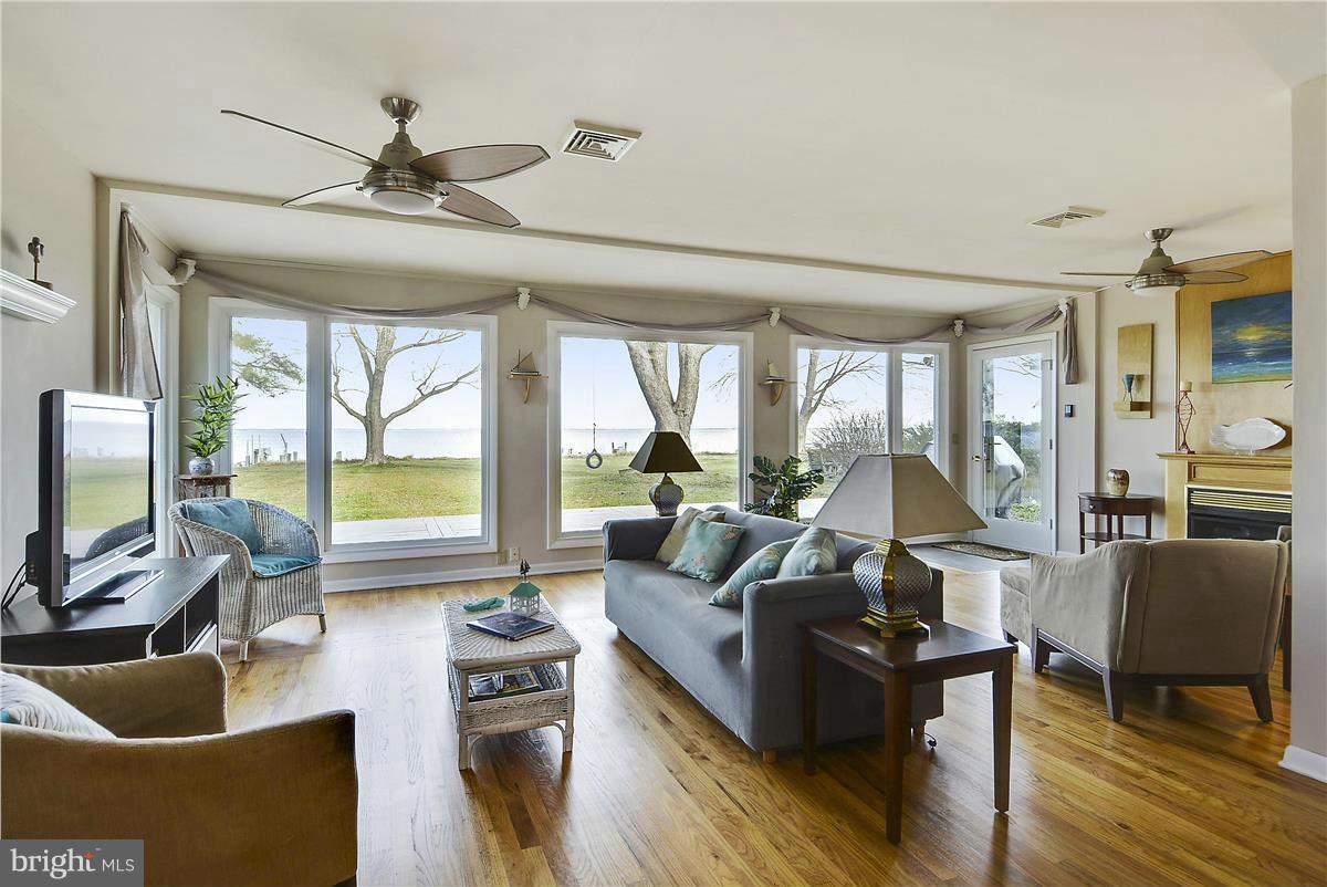 224 Queen Anne Road Stevensville, MD 21666 - Photo 2 of 30 Living Room
