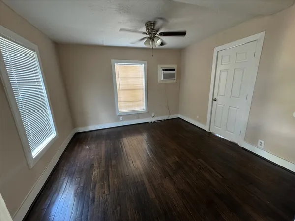 $700 | 7018 Avenue F, Unit 1, Houston, TX 77011