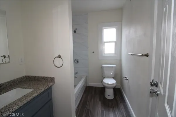 $2,300 | 7024 Middleton Street, Unit B, Huntington Park, CA 90255