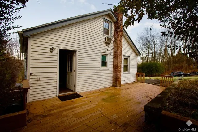 a black and white photo of a room
