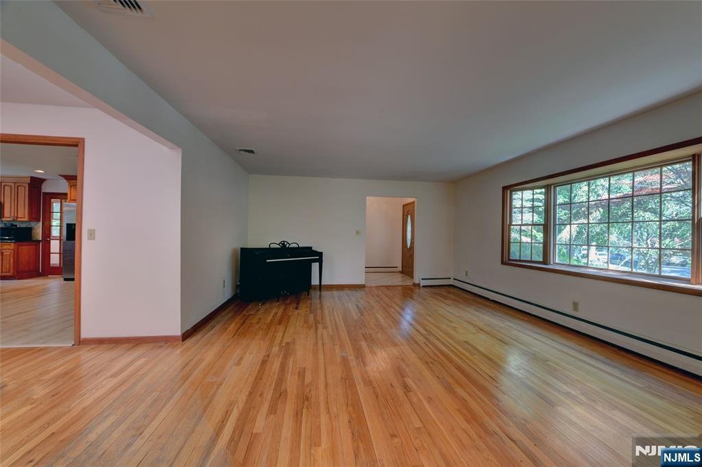 34 Knoll Road Wayne, NJ 07470 - Photo 7 of 50