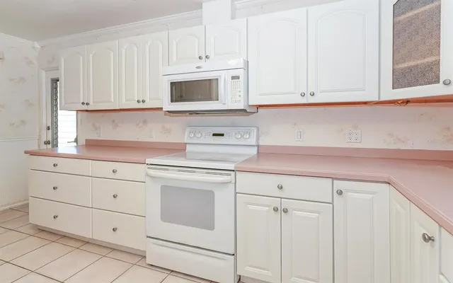 $649,000 | 2461 Ringling Boulevard, Sarasota, FL 34237