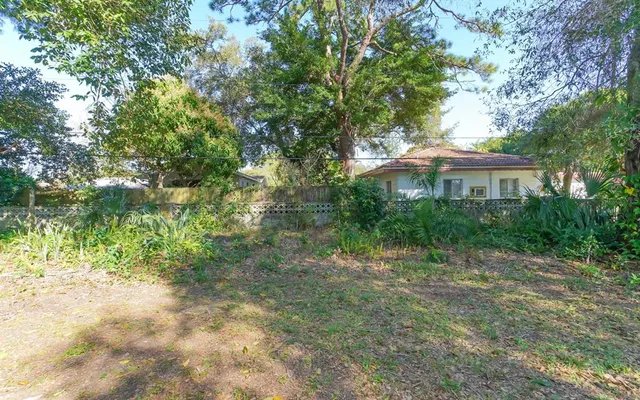 $649,000 | 2461 Ringling Boulevard, Sarasota, FL 34237