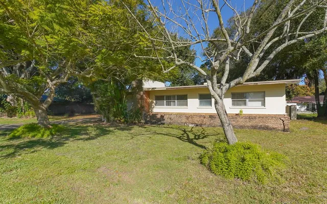 $649,000 | 2461 Ringling Boulevard, Sarasota, FL 34237