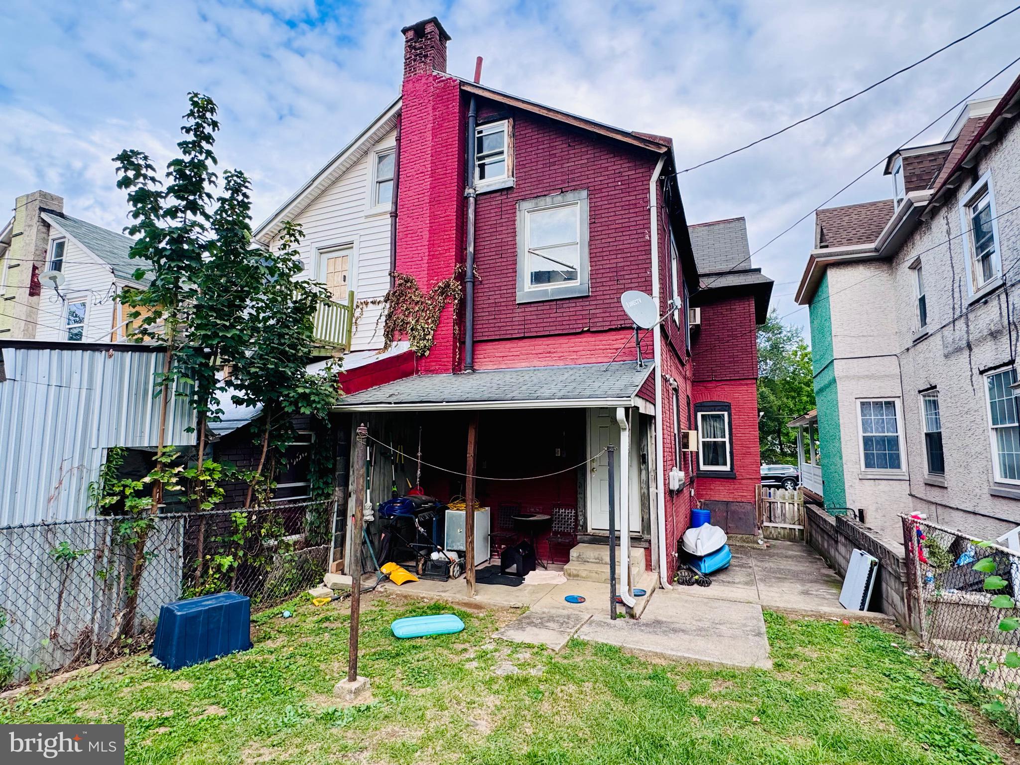 1128 North 6th Street Reading, PA 19601 - Photo 2 of 19 a view of a cafe with a backyard