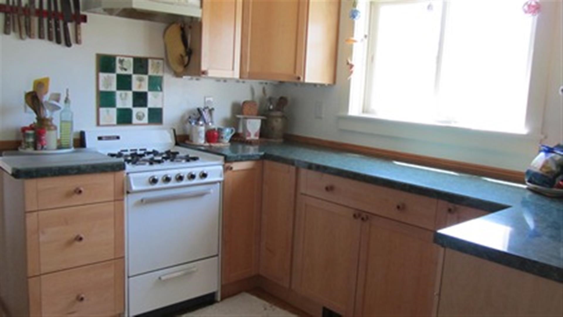 17 Phillips Street Rutland, VT 05701 - Photo 2 of 21