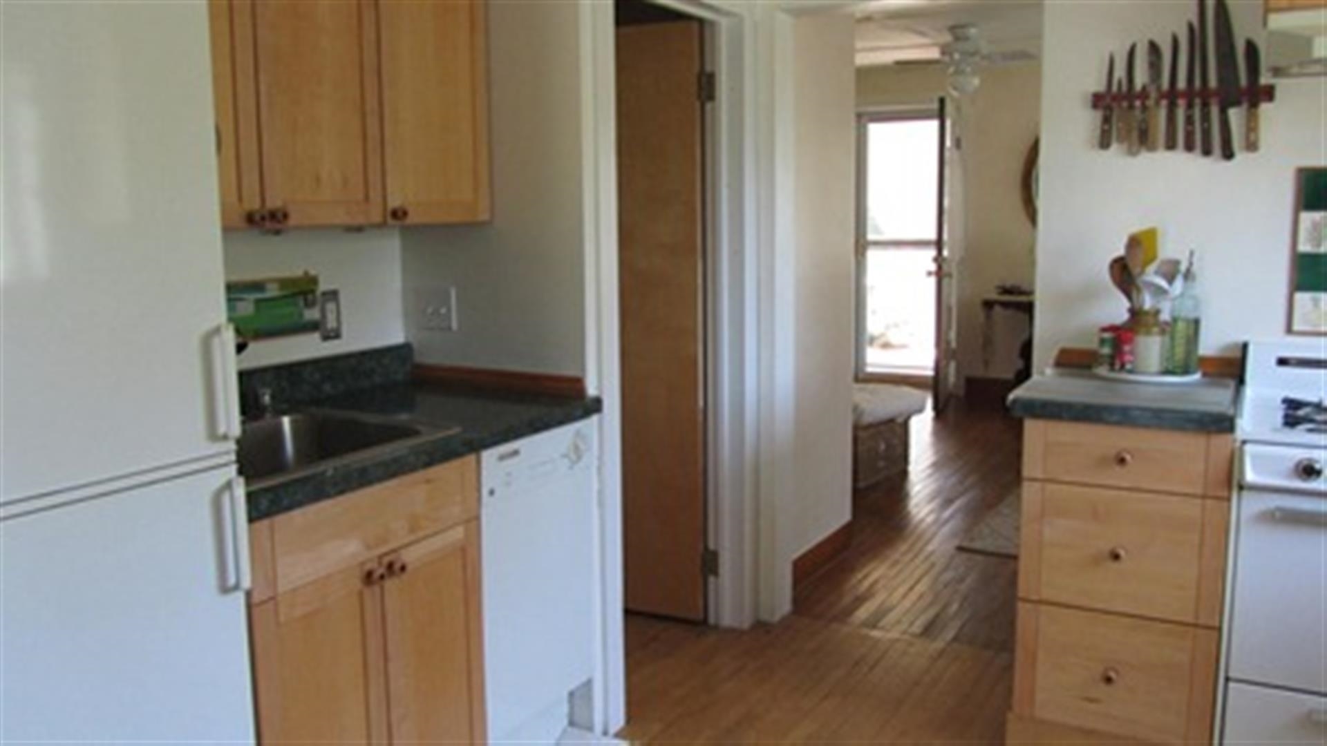 17 Phillips Street Rutland, VT 05701 - Photo 3 of 21