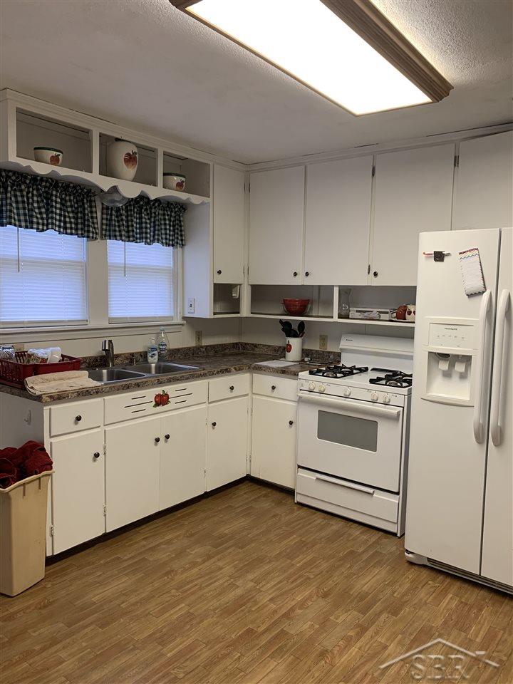 125 North Tuscola Road Bay City, MI 48708 - Photo 7 of 31 50029781-6.JPG
