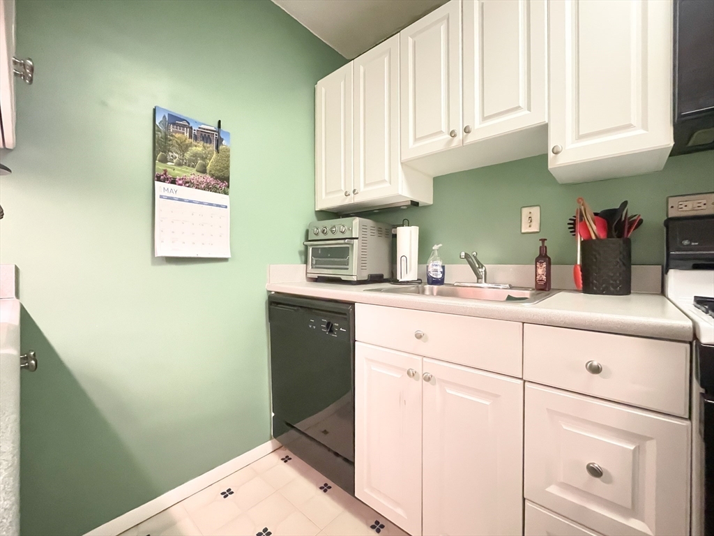 2 Hawthorne Place, Unit 16K Boston, MA 02114 - Photo 8 of 23