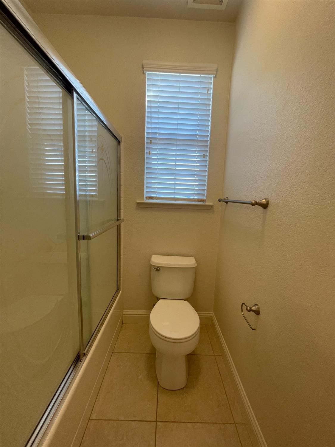 2616 Goshen Avenue Clovis, CA 93611 - Photo 28 of 39 a bathroom with a toilet