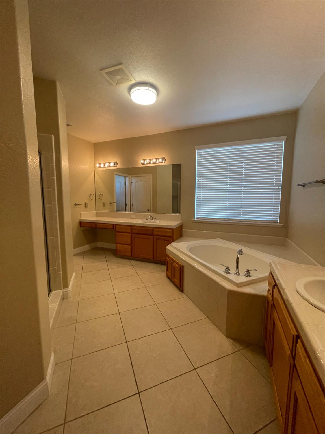 2616 Goshen Avenue Clovis, CA 93611 - Photo 36 of 39 a bathroom with a sink a bathtub and a shower