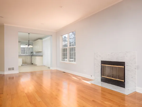 $7,500 | 33 River Oaks Circle East, Buffalo Grove, IL 60089