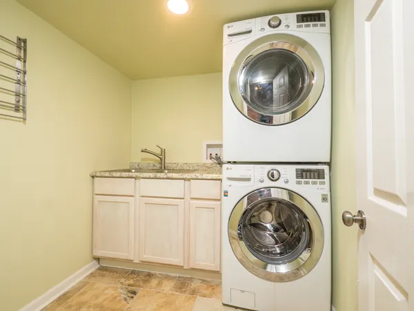 $7,500 | 33 River Oaks Circle East, Buffalo Grove, IL 60089