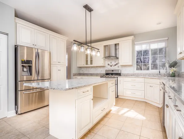 $7,500 | 33 River Oaks Circle East, Buffalo Grove, IL 60089