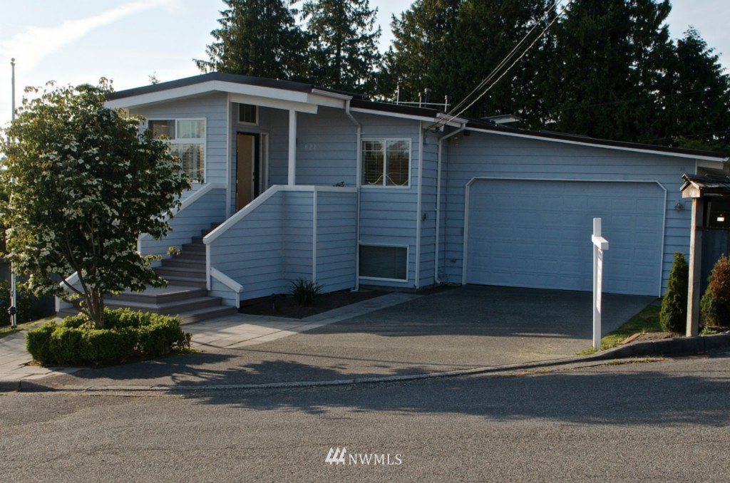 821 Laurel Way Edmonds, WA 98020 - Photo 1 of 19 Gallery Image 1