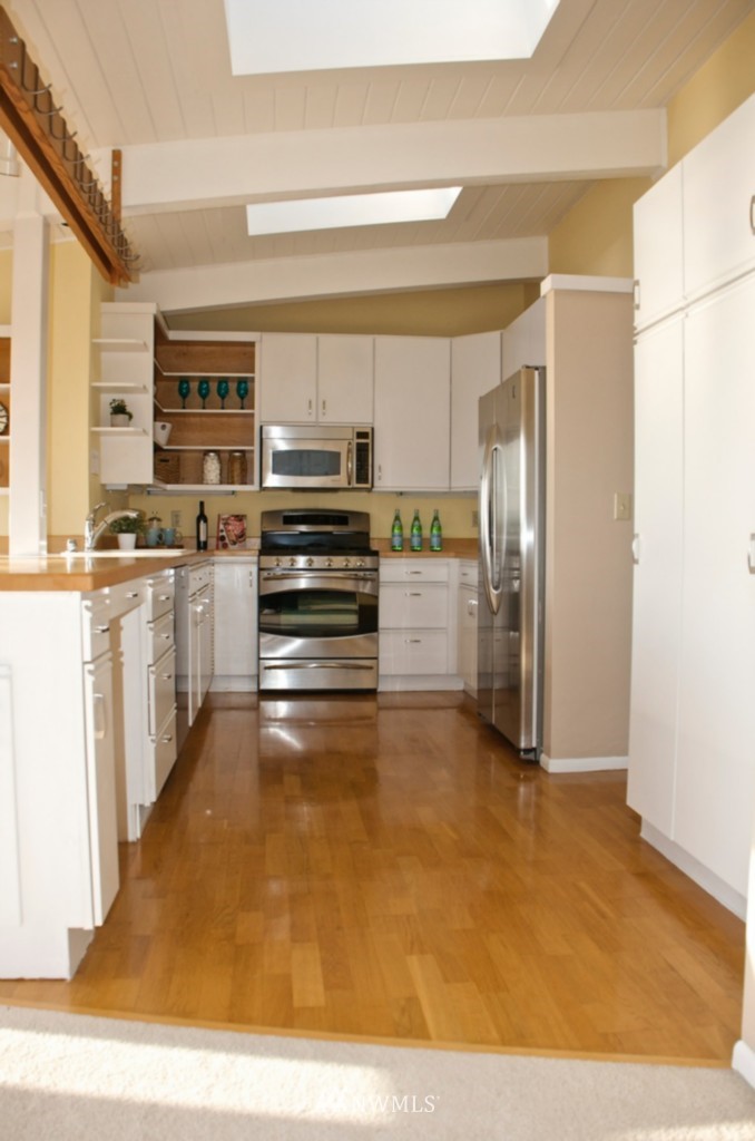821 Laurel Way Edmonds, WA 98020 - Photo 6 of 19 Gallery Image 6