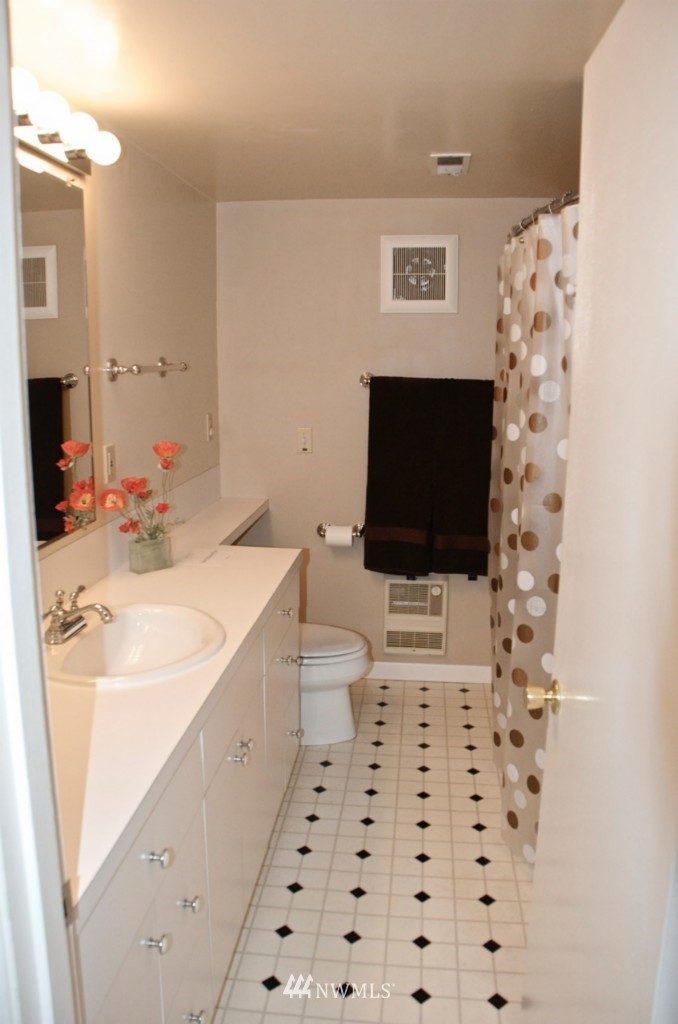 821 Laurel Way Edmonds, WA 98020 - Photo 10 of 19 Gallery Image 10