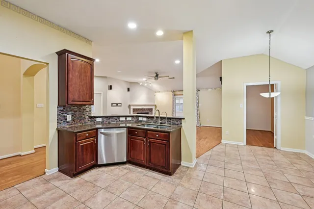 $2,600 | 15114 Magnoliabough Place, Cypress, TX 77429