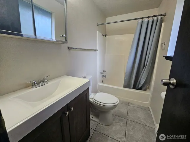 $1,900 | 110 West Freedom Lane, Shelton, WA 98584