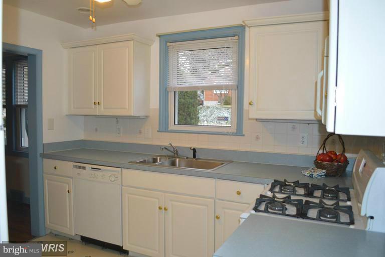2020 Old Frederick Road Catonsville, MD 21228 - Photo 16 of 30 Kitchen