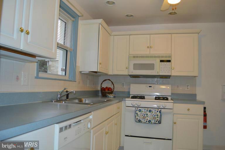 2020 Old Frederick Road Catonsville, MD 21228 - Photo 17 of 30 Kitchen