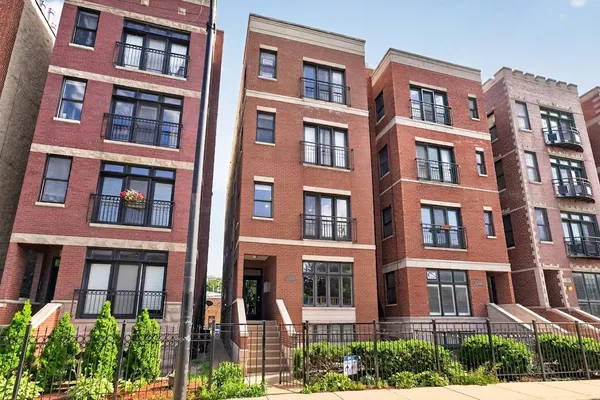 $439,000 | 2633 West Belmont Avenue, Unit 2, Chicago, IL 60618
