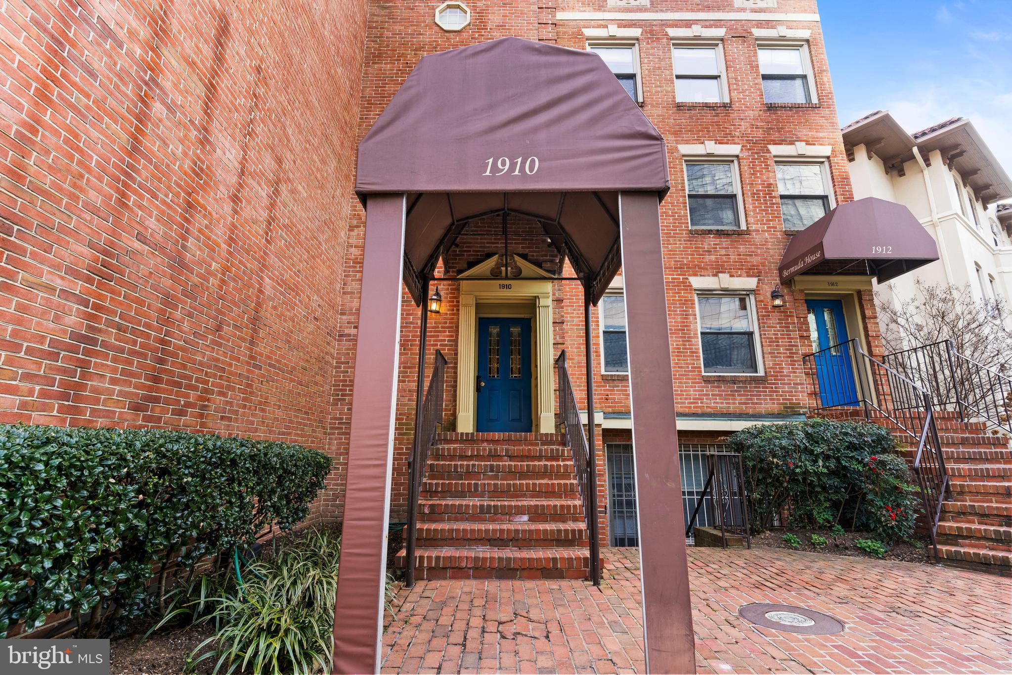 1910 T Street Northwest, Unit 2 Washington, DC 20009 - Photo 25 of 39 Front entrance to 1910 T St NW.