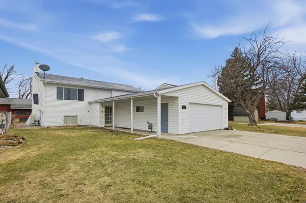 $285,000 | 2155 4th Avenue East, West Fargo, ND 58078