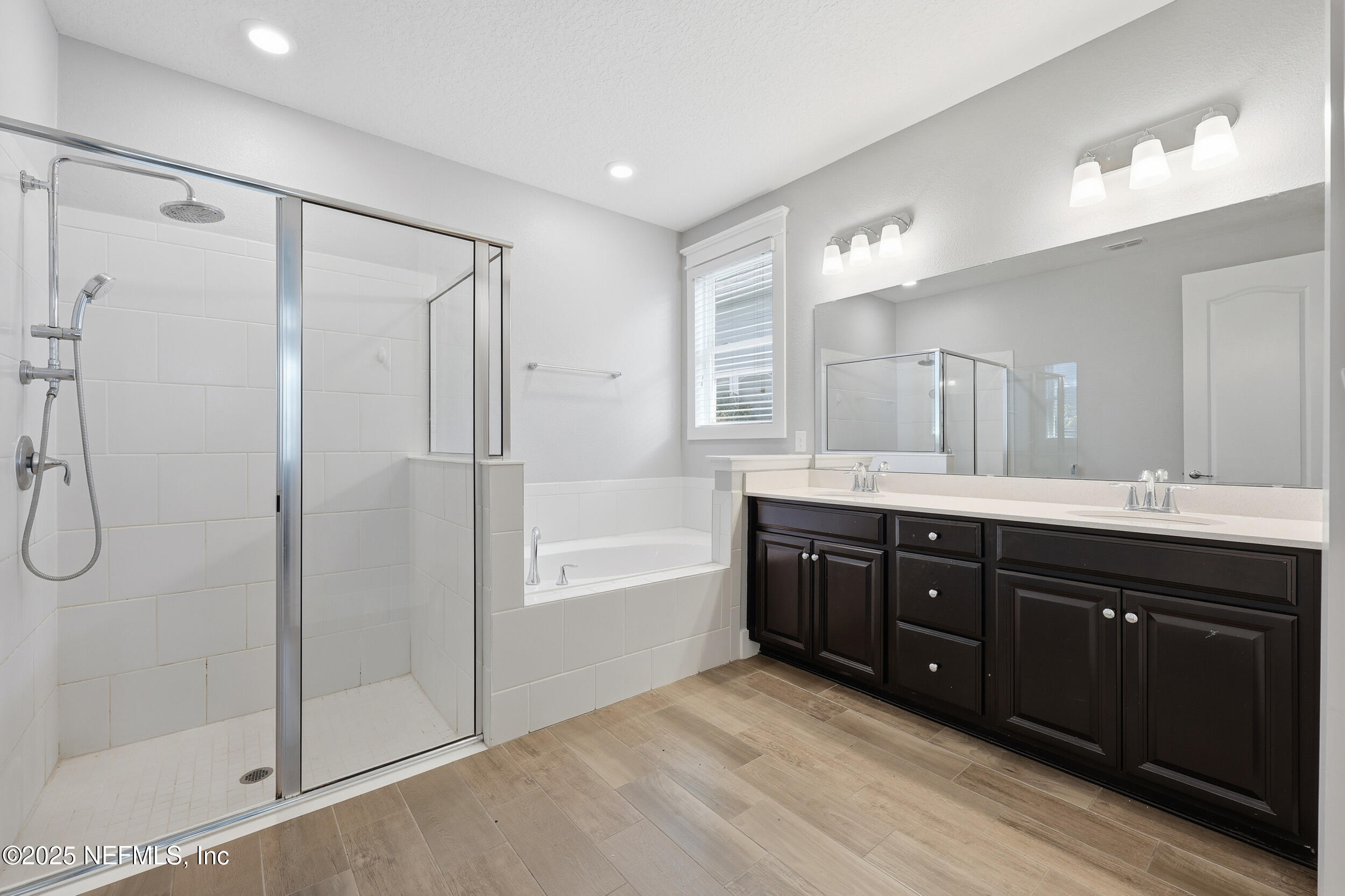 105 Crown Colony Road St. Augustine, FL 32092 - Photo 23 of 62 Owners Suite Bathroom