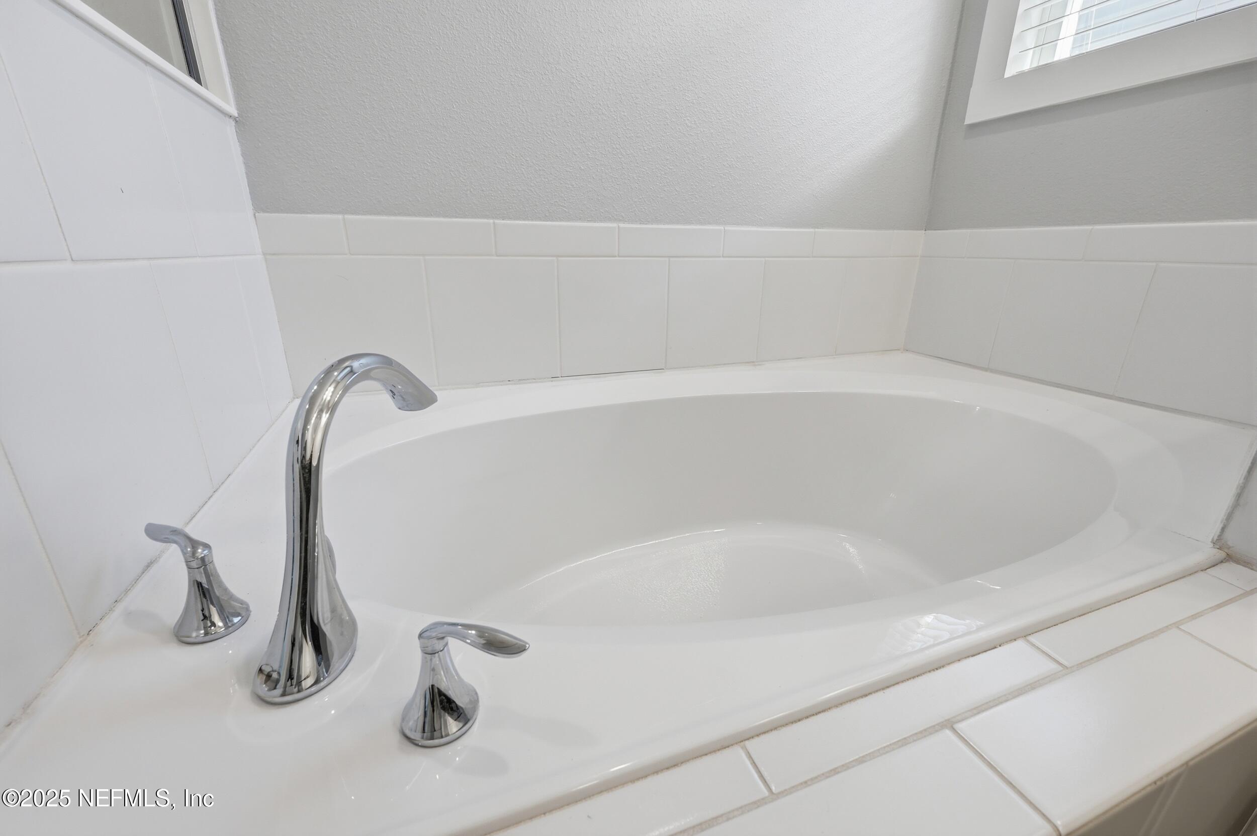 105 Crown Colony Road St. Augustine, FL 32092 - Photo 24 of 62 Owners Suite Bathtub