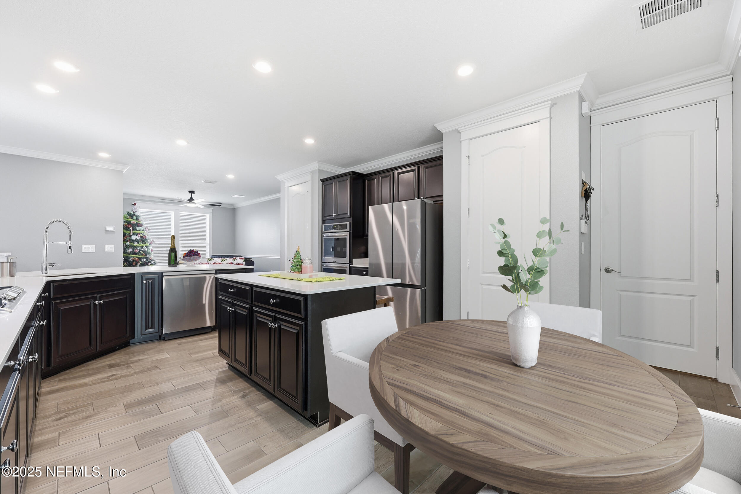 105 Crown Colony Road St. Augustine, FL 32092 - Photo 9 of 62 Kitchen with Table