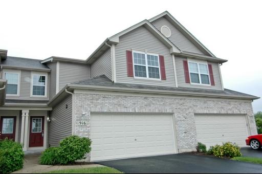 916 Oak Ridge Boulevard Elgin, IL 60120 - Photo 1 of 12
