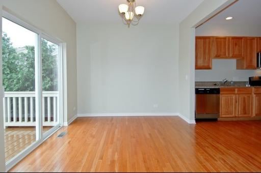 916 Oak Ridge Boulevard Elgin, IL 60120 - Photo 4 of 12