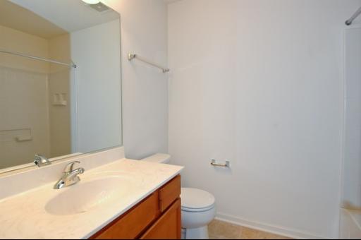 916 Oak Ridge Boulevard Elgin, IL 60120 - Photo 5 of 12