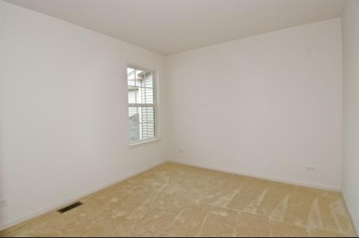 916 Oak Ridge Boulevard Elgin, IL 60120 - Photo 7 of 12