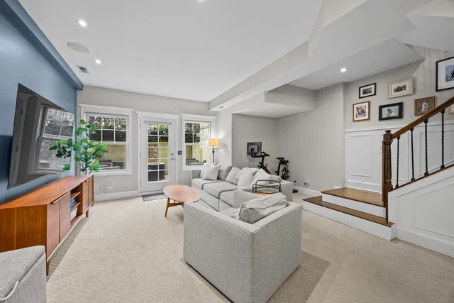 2852 North Damen Avenue, Unit 1, Chicago, IL 60618