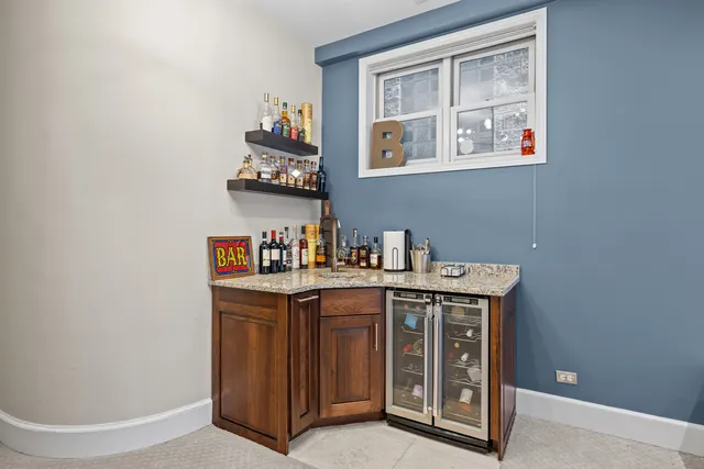 2852 North Damen Avenue, Unit 1, Chicago, IL 60618