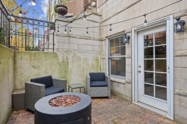 2852 North Damen Avenue, Unit 1, Chicago, IL 60618