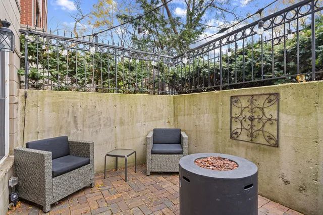 2852 North Damen Avenue, Unit 1, Chicago, IL 60618