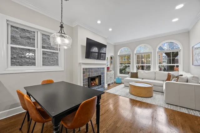 2852 North Damen Avenue, Unit 1, Chicago, IL 60618