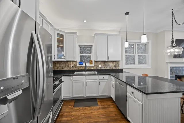 2852 North Damen Avenue, Unit 1, Chicago, IL 60618