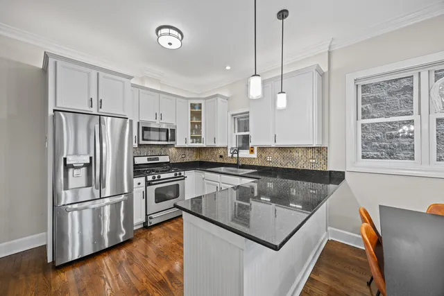 2852 North Damen Avenue, Unit 1, Chicago, IL 60618