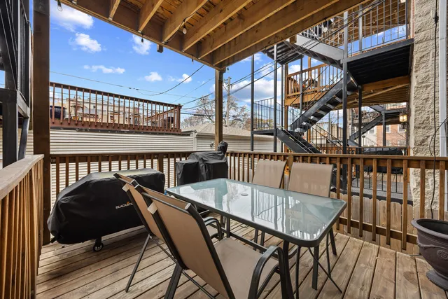 2852 North Damen Avenue, Unit 1, Chicago, IL 60618