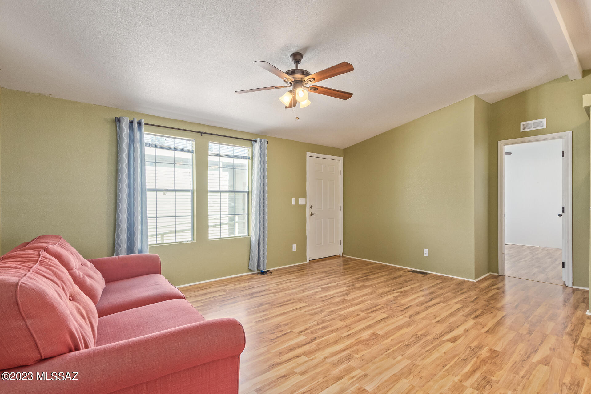 6207 South Barrister Road Tucson, AZ 85746 - Photo 7 of 28 Living Room