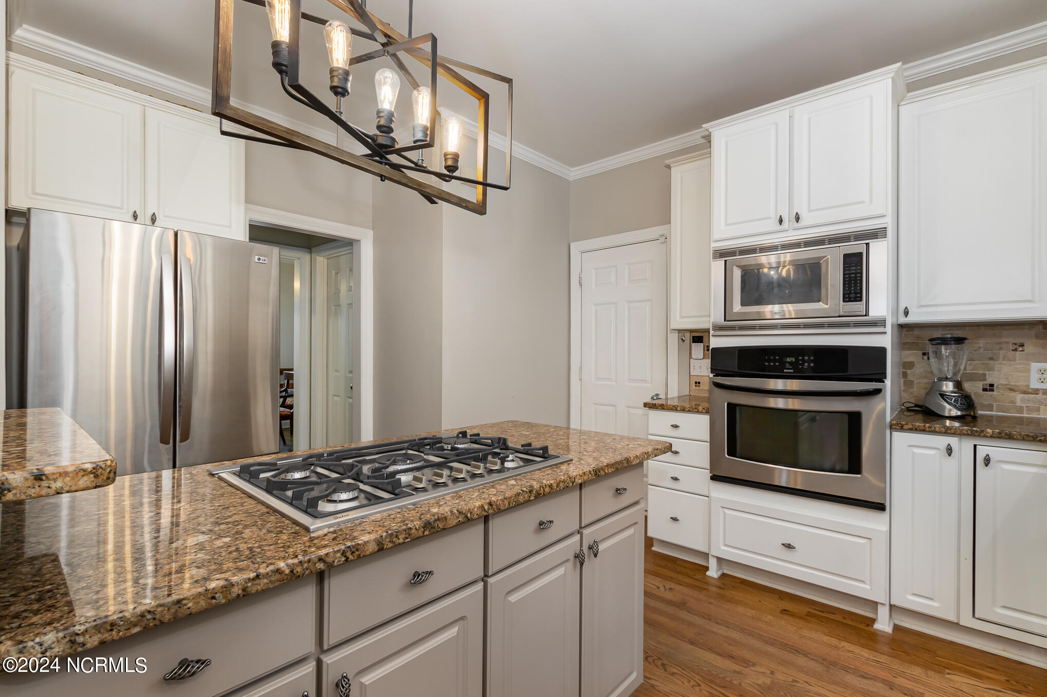 2512 Sunnystone Way Raleigh, NC 27613 - Photo 16 of 49 017_img_3050-edit