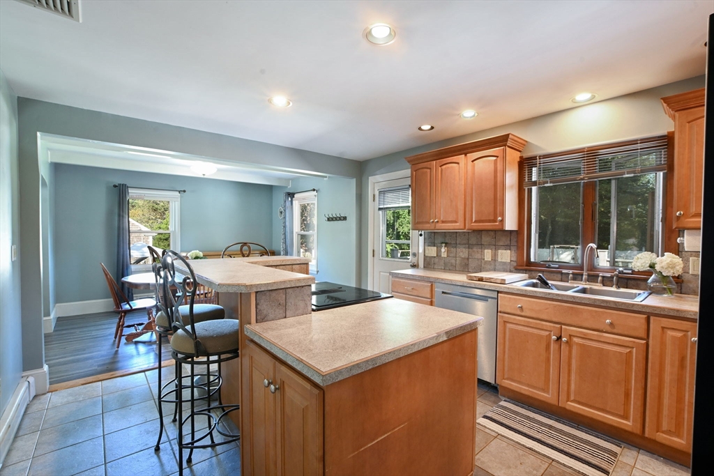 25 Pershing Avenue Acushnet, MA 02743 - Photo 11 of 20