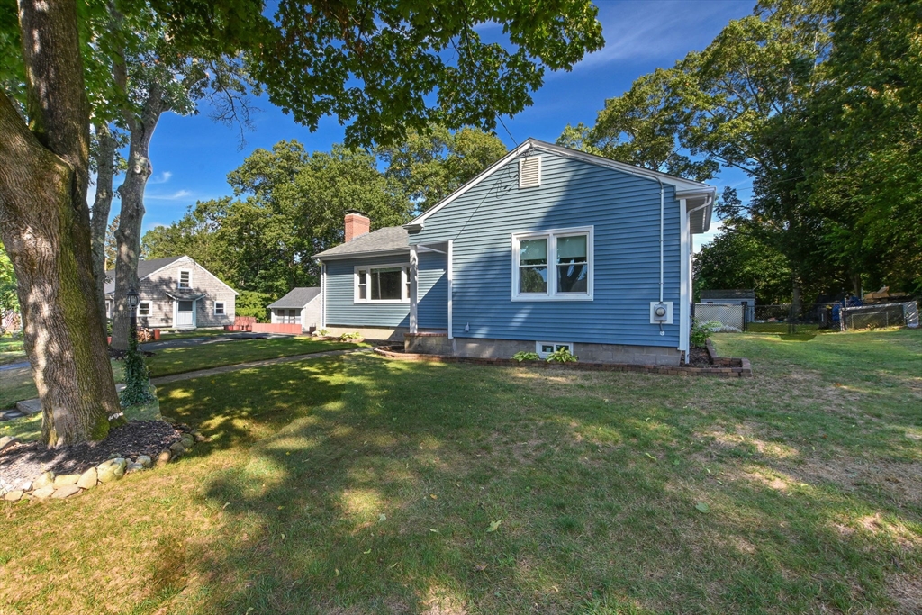 25 Pershing Avenue Acushnet, MA 02743 - Photo 4 of 20