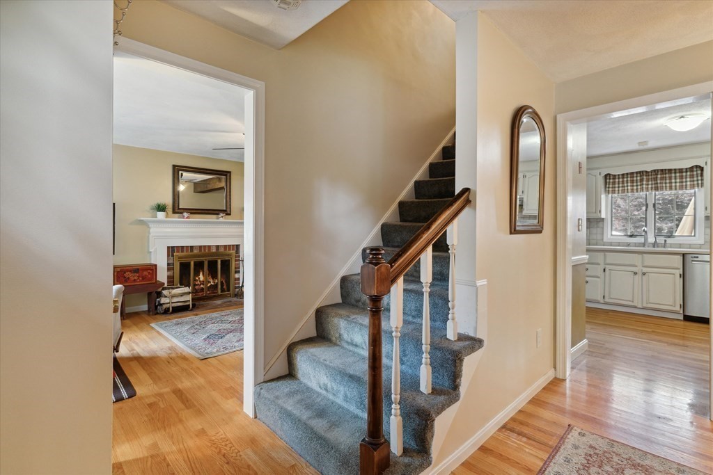 113 Maplewood Road Lynn, MA 01904 - Photo 17 of 39