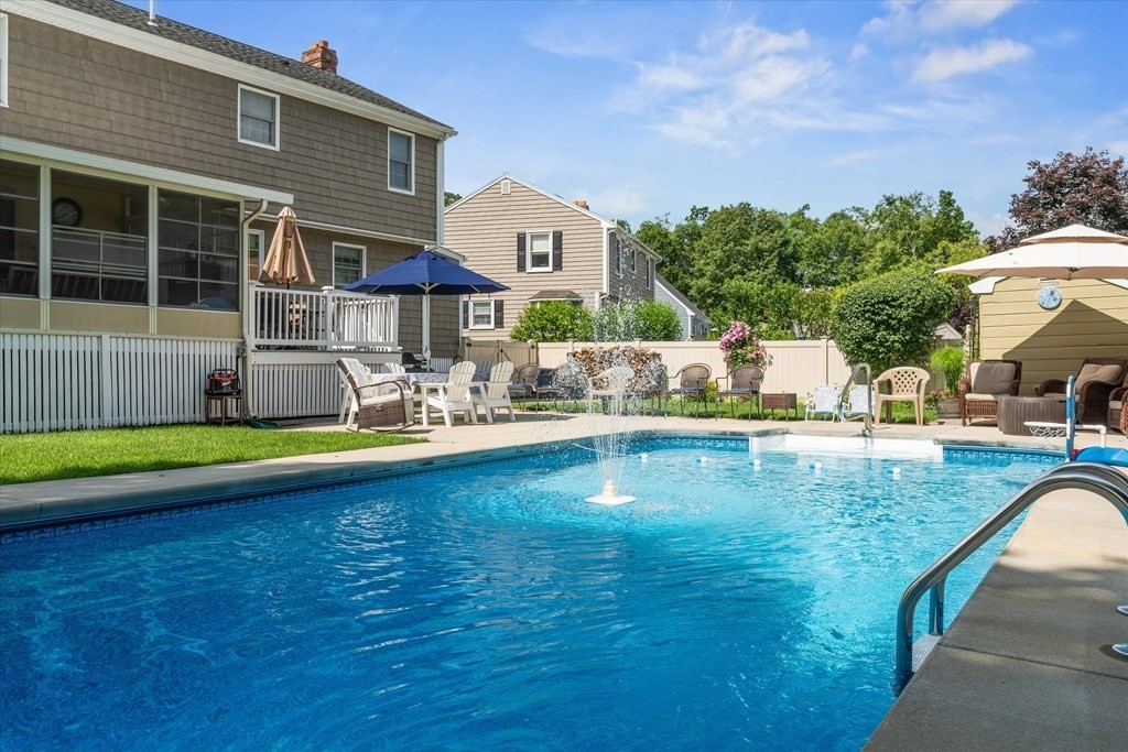 113 Maplewood Road Lynn, MA 01904 - Photo 2 of 39