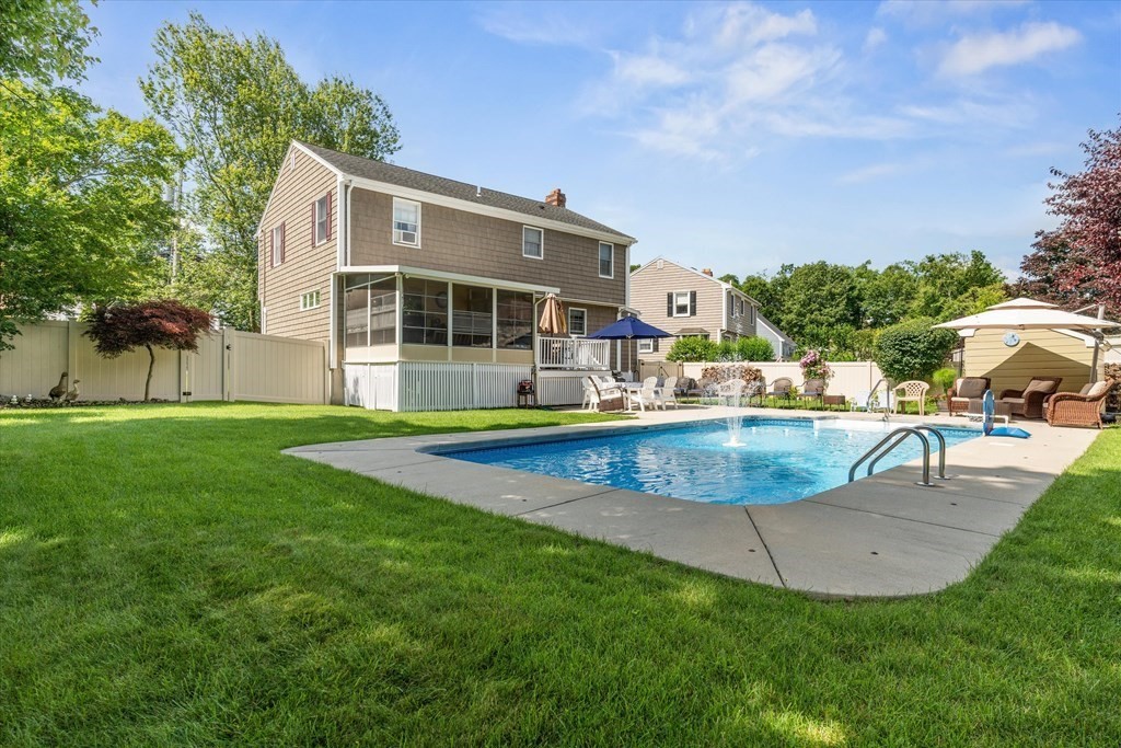 113 Maplewood Road Lynn, MA 01904 - Photo 3 of 39